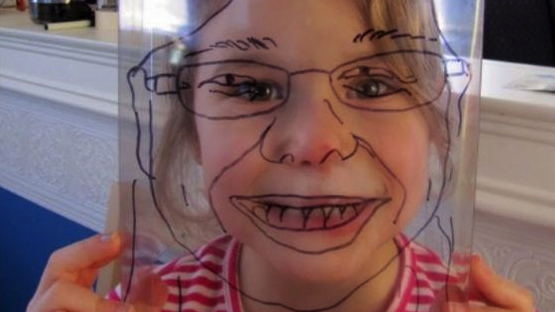 'Who Am I' - Photobooth & Workshop