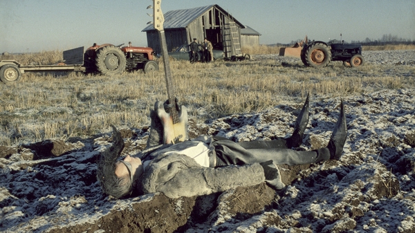 Shorts2Features: Leningrad Cowboys Go America
