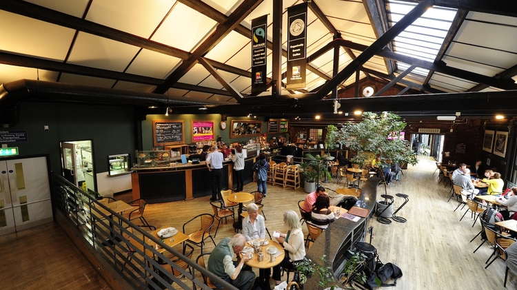 Café & Bar closing at 20:45