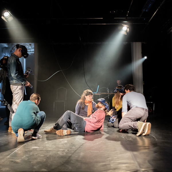 Figuring: Exploring bodies, materiality and touch in a multi-person Virtual Reality framework