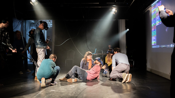 Figuring: Exploring bodies, materiality and touch in a multi-person Virtual Reality framework
