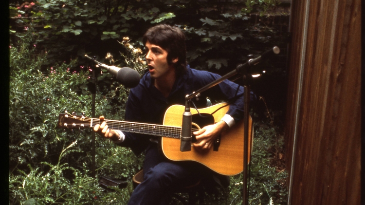 Paul McCartney and Wings - One Hand Clapping